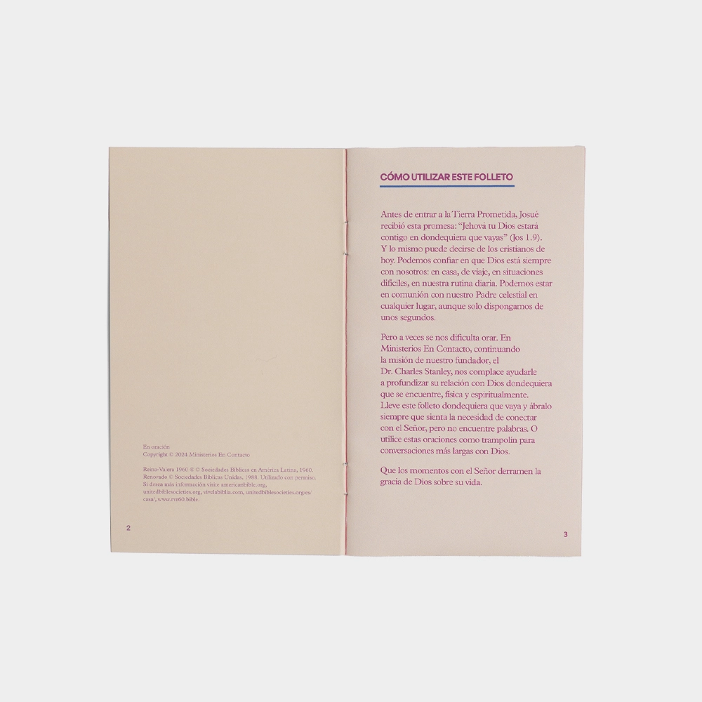 En oración: Un folleto para orar de Ministerios En Contacto